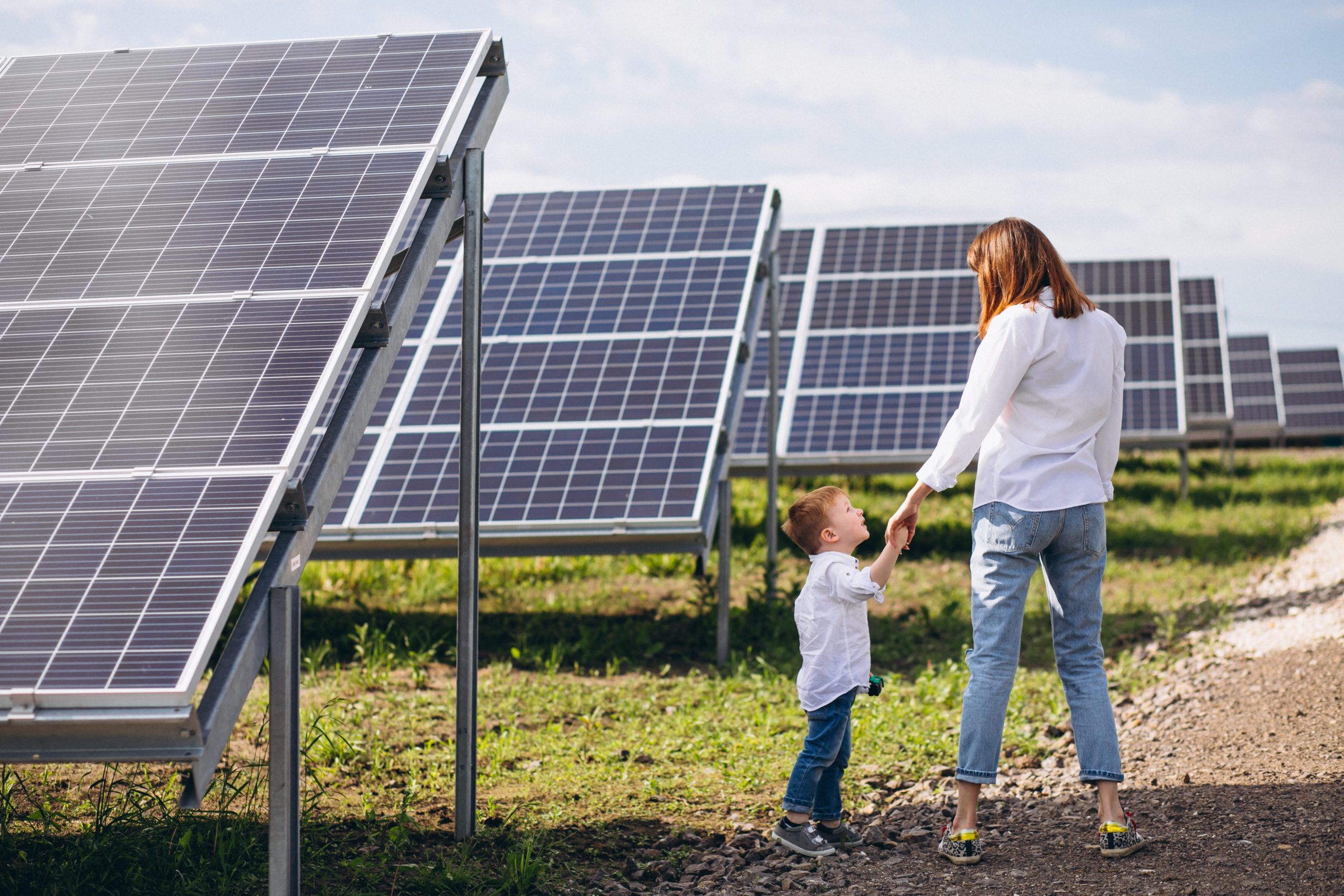 installation-photovoltaique-durable-investissement-entreprise-particulier-futur-environnement-energie-solaire-sunteam